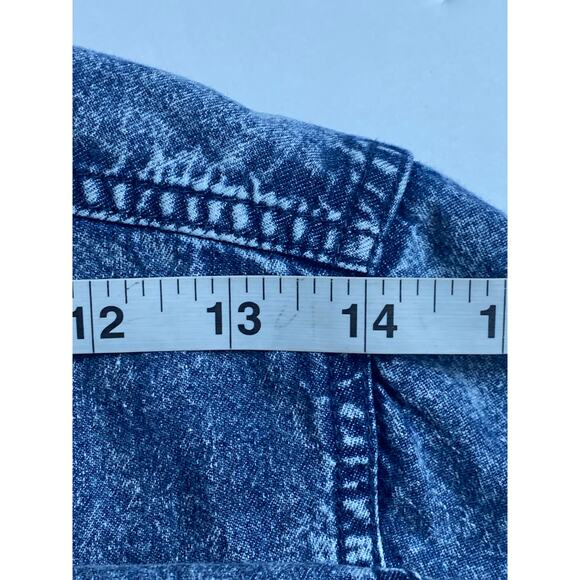 Levi’s Women’s Blue Acid Wash Chambray Long Sleeve Button Blouse Size Large - Picture 6 of 9